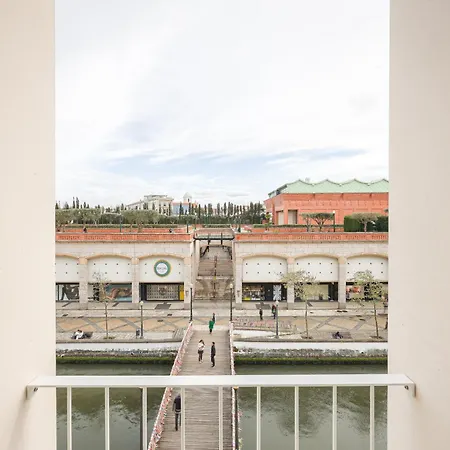 Aveiro Central Apartment דירה *