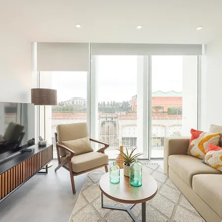 Aveiro Central Apartment דירה *